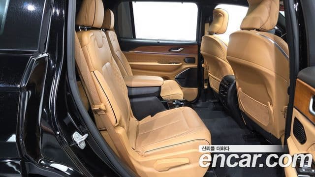 Jeep Grand Cherokee 2022 — Фото 12/20