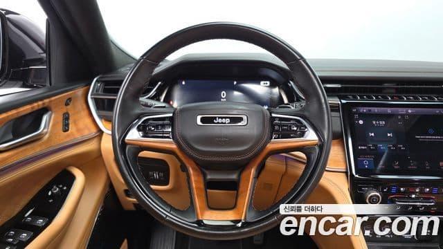 Jeep Grand Cherokee 2022 — Фото 13/20
