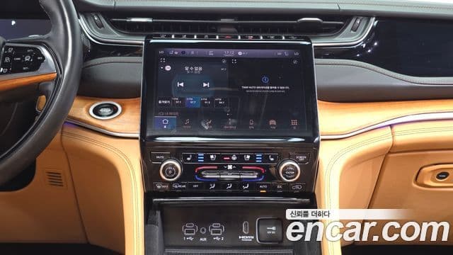 Jeep Grand Cherokee 2022 — Фото 14/20