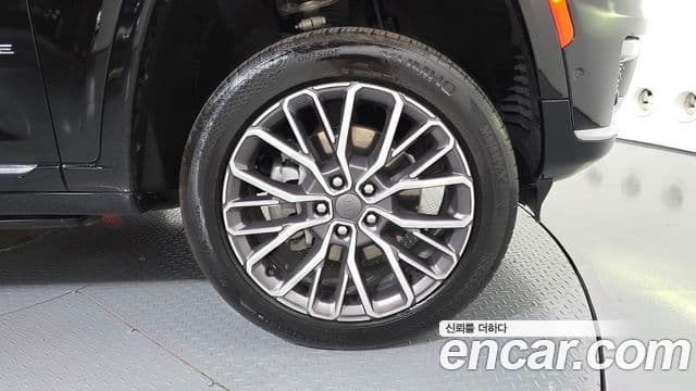 Jeep Grand Cherokee 2022 — Photo 19/33