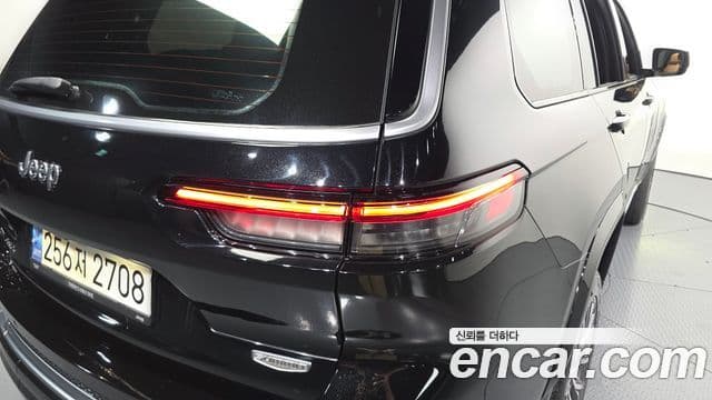 Jeep Grand Cherokee 2022 — Photo 29/33