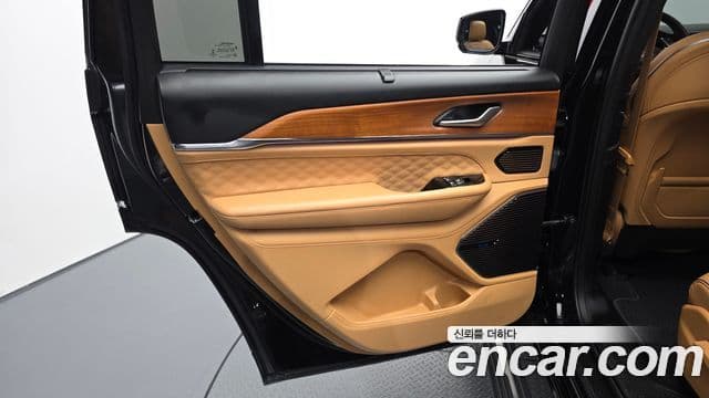 Jeep Grand Cherokee 2022 — Photo 3/33