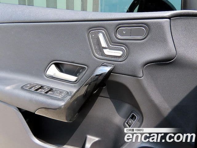Mercedes-Benz A-Class 2020 — ფოტო 10/17