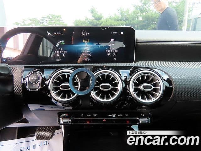 Mercedes-Benz A-Class 2020 — ფოტო 13/17