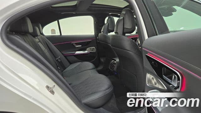 Mercedes-Benz E-Class 2025 — ფოტო 8/17