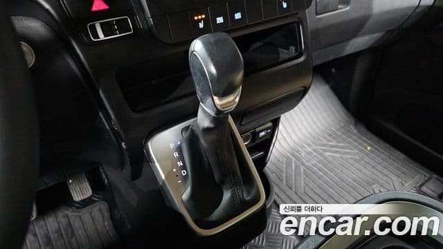 Hyundai Staria 2022 — ფოტო 7/20