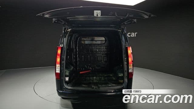 Hyundai Staria 2022 — ფოტო 19/20