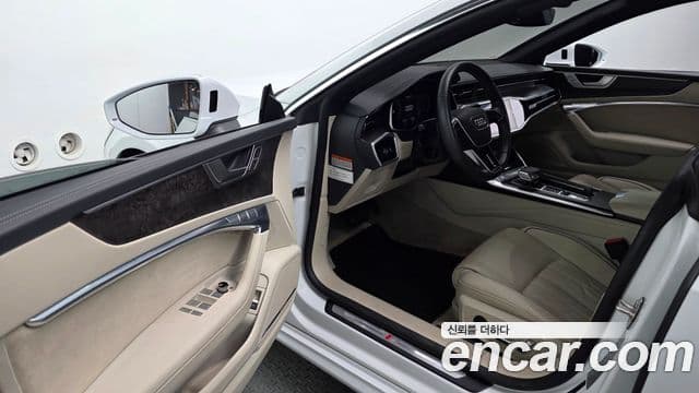 Audi A7 2020 — ფოტო 8/20