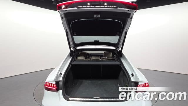 Audi A7 2020 — ფოტო 17/20