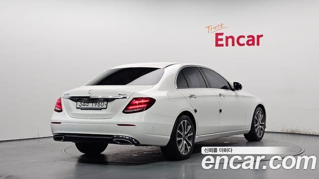 Mercedes-Benz E-Class 2018 — ფოტო 2/20