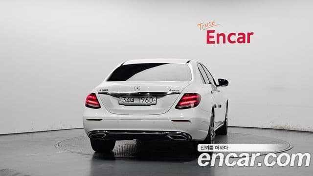 Mercedes-Benz E-Class 2018 — ფოტო 4/20