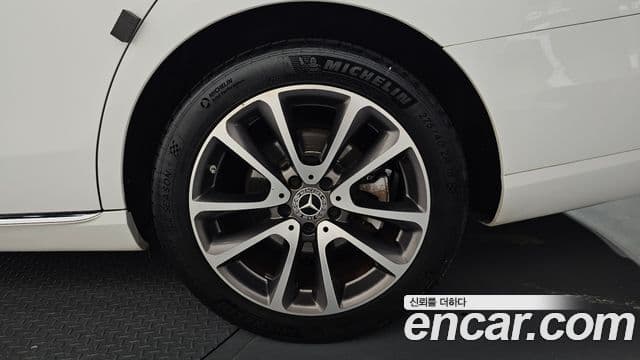 Mercedes-Benz E-Class 2018 — Şəkil 15/35