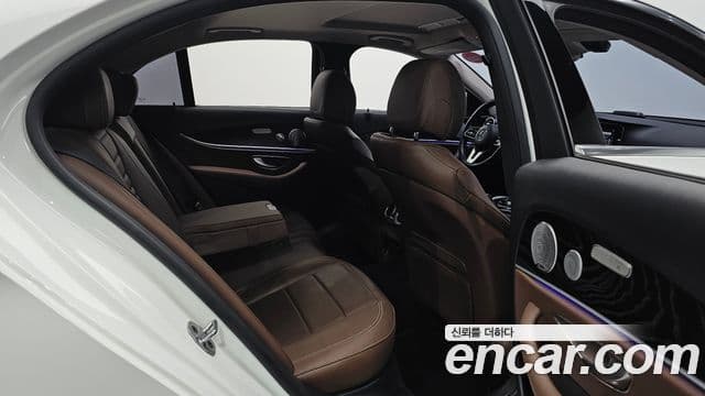 Mercedes-Benz E-Class 2018 — Şəkil 25/35