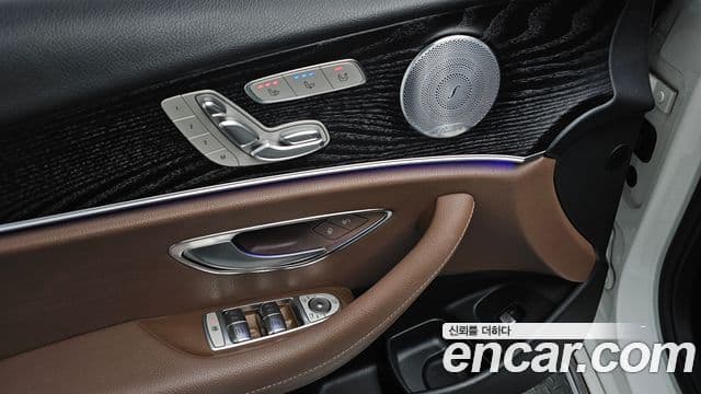 Mercedes-Benz E-Class 2018 — Şəkil 29/35