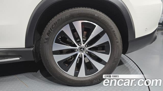 Mercedes-Benz GLE-Class 2024 — Photo 8/35