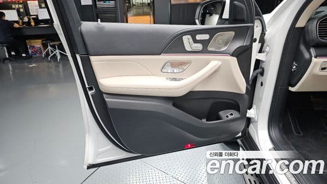 Mercedes-Benz GLE-Class 2024 — Photo 23/35