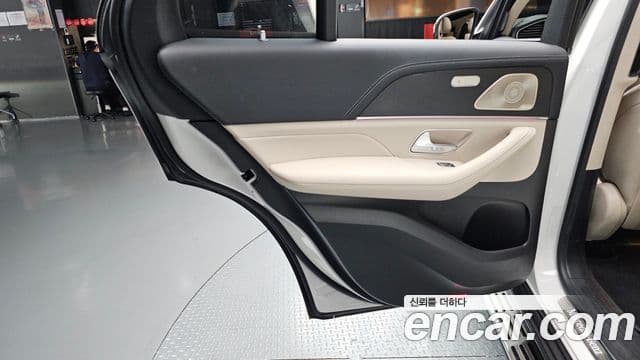 Mercedes-Benz GLE-Class 2024 — Photo 10/35