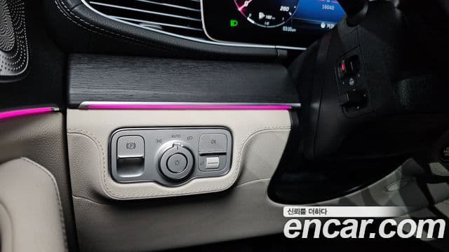 Mercedes-Benz GLE-Class 2024 — Photo 9/35
