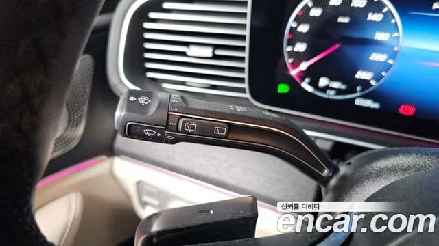 Mercedes-Benz GLE-Class 2024 — Photo 33/35