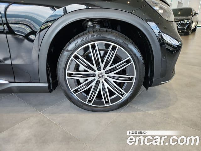 Mercedes-Benz EQE SUV 2025 — Photo 2/20