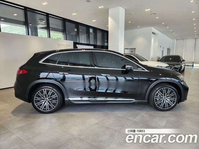 Mercedes-Benz EQE SUV 2025 — Photo 6/20