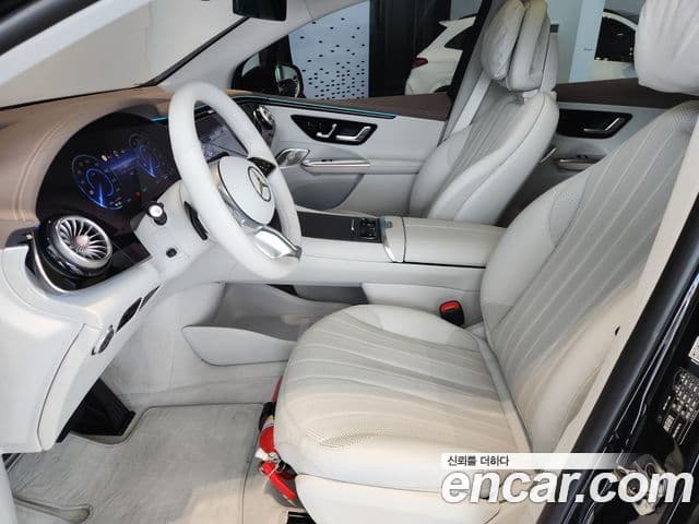 Mercedes-Benz EQE SUV 2025 — Photo 13/20
