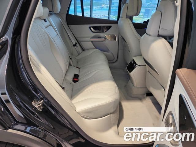 Mercedes-Benz EQE SUV 2025 — Photo 11/20