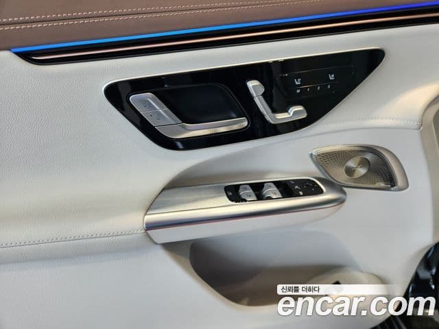 Mercedes-Benz EQE SUV 2025 — Photo 4/20