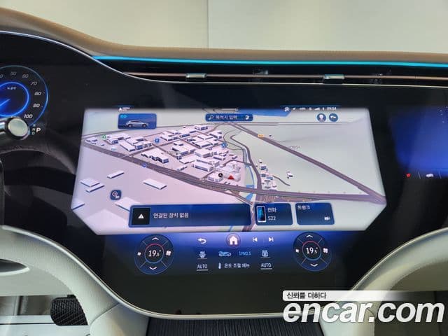 Mercedes-Benz EQE SUV 2025 — Photo 16/20