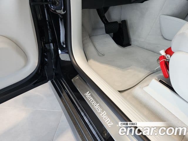 Mercedes-Benz EQE SUV 2025 — Photo 15/20