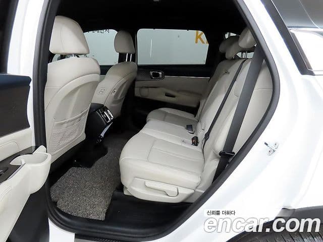 Kia Sorento 2021 — Фото 6/20