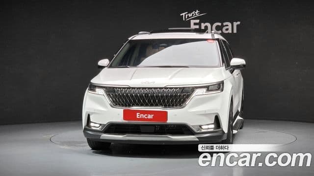 Kia Carnival 2023 — Фото 2/20
