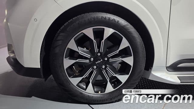 Kia Carnival 2023 — Фото 4/20