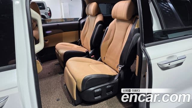 Kia Carnival 2023 — Фото 11/20