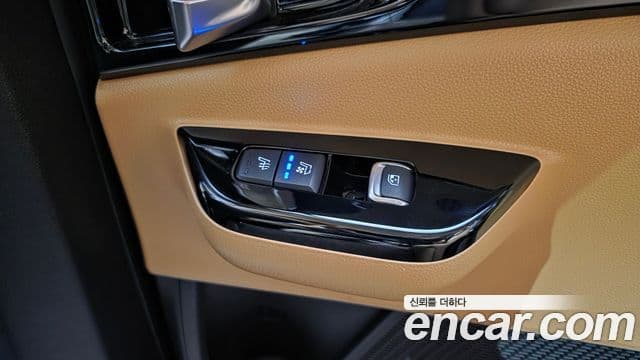 Kia Carnival 2023 — Фото 17/20