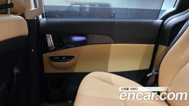 Kia Carnival 2023 — Şəkil 29/32
