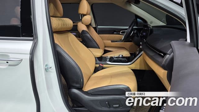 Kia Carnival 2023 — Şəkil 21/32