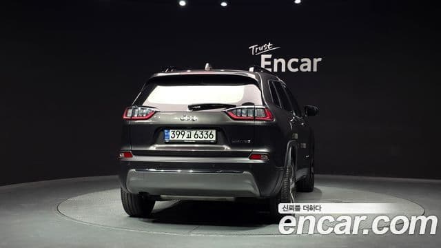 Jeep Cherokee 2022 — ფოტო 4/20