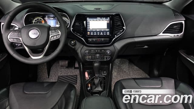 Jeep Cherokee 2022 — ფოტო 7/20
