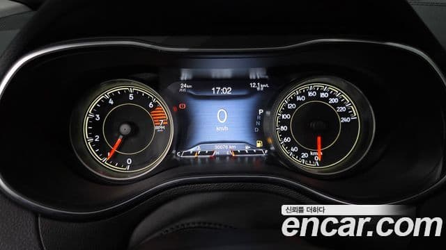 Jeep Cherokee 2022 — ფოტო 8/20