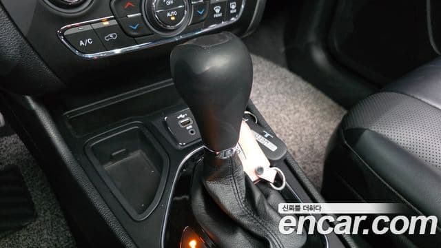 Jeep Cherokee 2022 — ფოტო 9/20