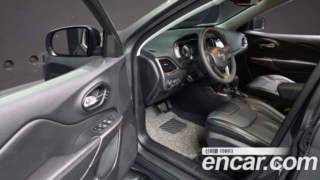 Jeep Cherokee 2022 — ფოტო 10/20