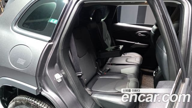 Jeep Cherokee 2022 — ფოტო 11/20