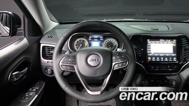Jeep Cherokee 2022 — ფოტო 13/20