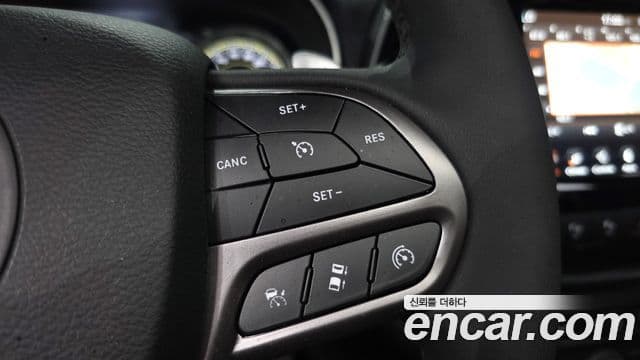 Jeep Cherokee 2022 — ფოტო 17/20