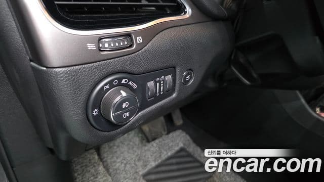 Jeep Cherokee 2022 — Photo 30/33
