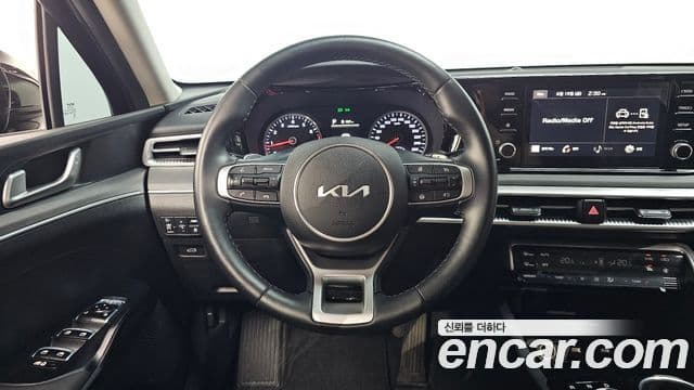 Kia K5 2023 — ფოტო 13/20