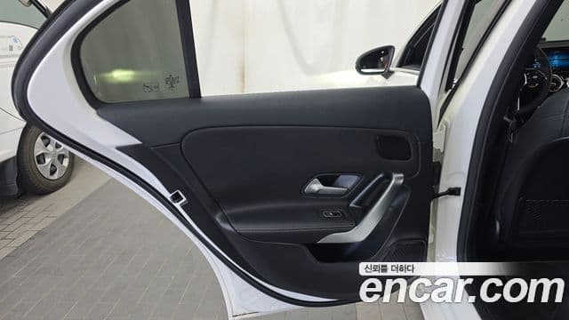Mercedes-Benz A-Class 2021 — ფოტო 4/30
