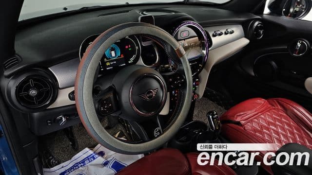 Mini Cooper Electric 2022 — ფოტო 23/30