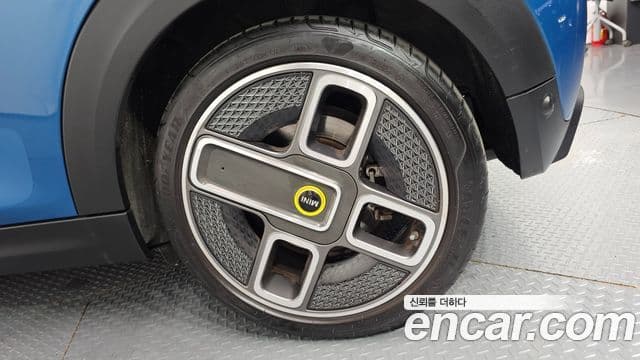 Mini Cooper Electric 2022 — ფოტო 24/30